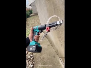 screwdriver attachment for automatic feeding of screws